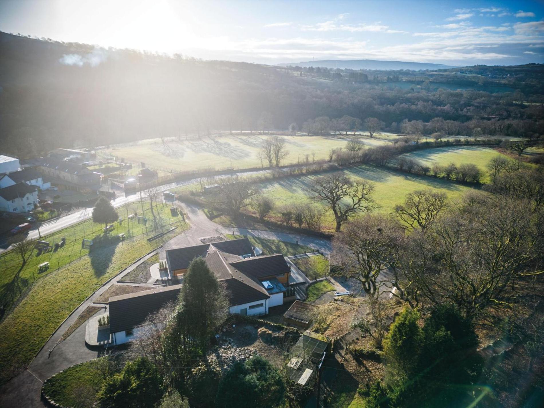 Suite 1 - Sleeping Giant Hotel - Pen Y Cae Inn Брекон Экстерьер фото